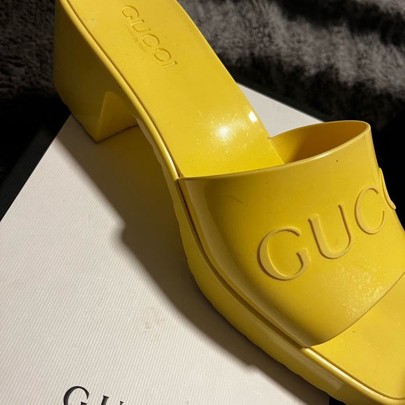 Authentic Gucci jelly slides. (With box.) - Picture 3 of 3